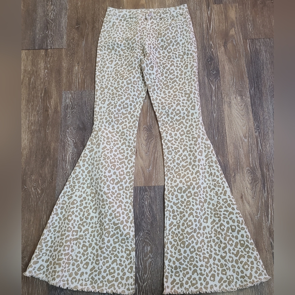 NET Wysteria Lane Leopard Print Flare Jeans size M